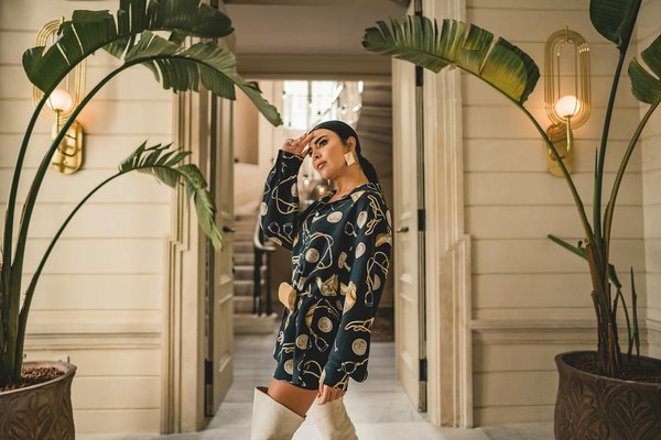 10 pulls noirs élégants pour un look sophistiqué femme