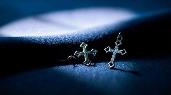 Top 10 pendentifs croix originaux pour vous valoriser