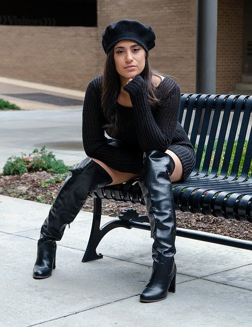 Le pull femme noir élégant : une touche de sophistication.